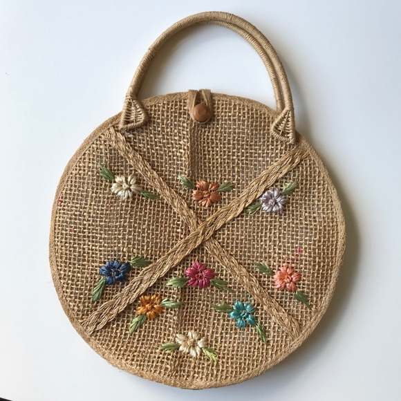 circle woven purse
